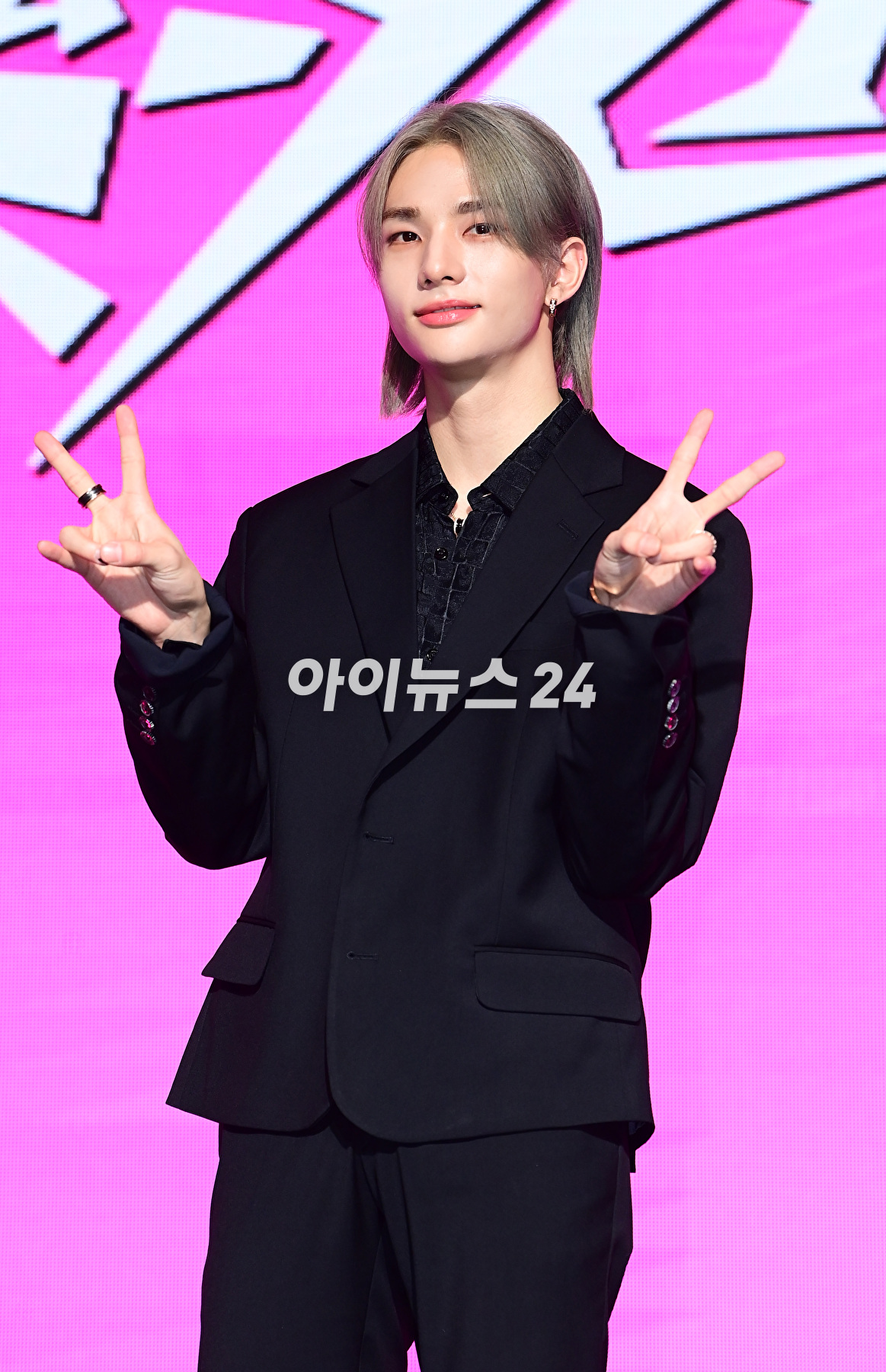 그룹 스트레이키즈 현진이 10일 오전 서울 영등포구 콘래드 서울에서 열린 스트레이키즈(Stray Kids) 새 미니앨범 '樂-STAR'(락스타) 발매 기념 기자간담회에서 포즈를 취하고 있다. [사진=정소희 기자]