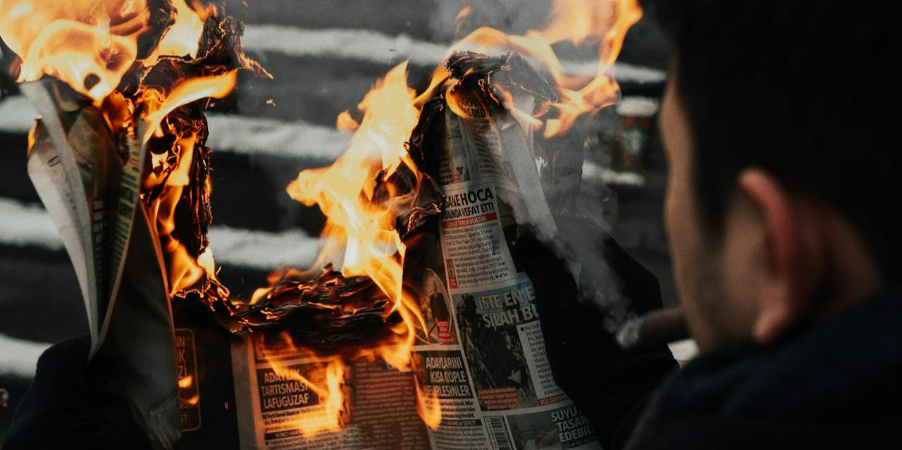 정치적 목적으로 조장되는 음모론