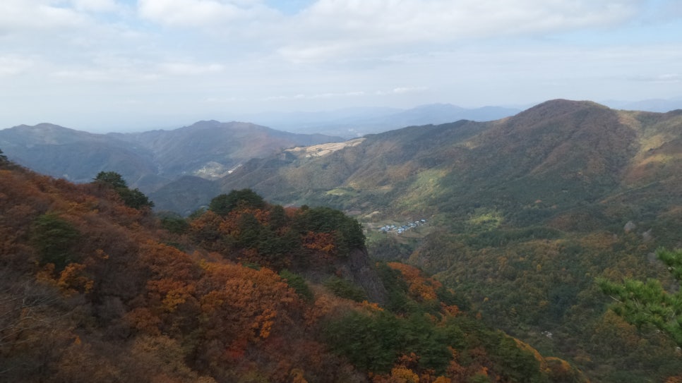 100대 명산 등산하기 첫번째 봉화 청량산은 소금강이라 불릴 만큼 아름다운 암봉과 깊은 계곡&amp;#44; 고요한 사찰 청량사가 조화를 이루는 경북 봉화의 대표 명산 