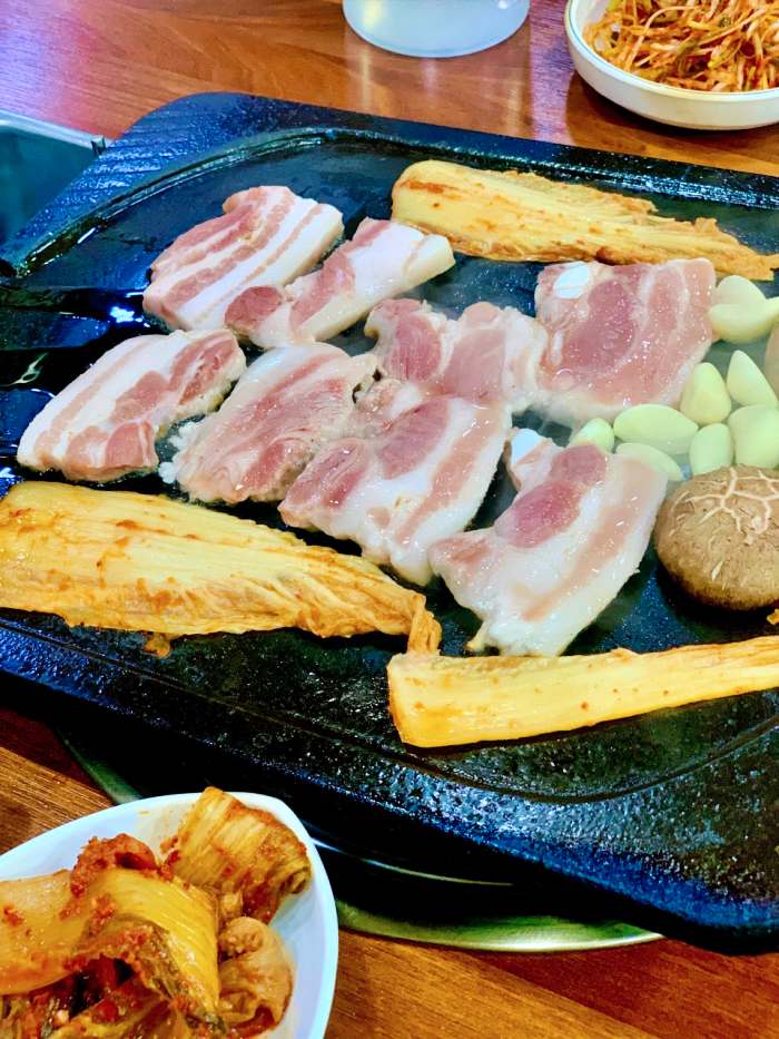 생방송 오늘저녁 청주 무심천 벚꽃길 서문시장 청주식 삼겹살 맛집