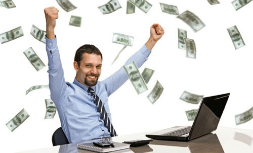 많은-돈이-떨어지는-사무실에서-두주먹을-쥐고-만세를-부르고-있는-남성