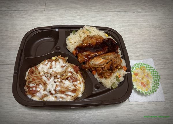 GS25 편의점 바베큐치킨덮밥 & 스파게티 도시락 2022년 5월 포장 반찬 구성(토마토 스파게티, 바베큐 양념 치킨, 옥수수 샐러드, 볶음밥) 데운 후