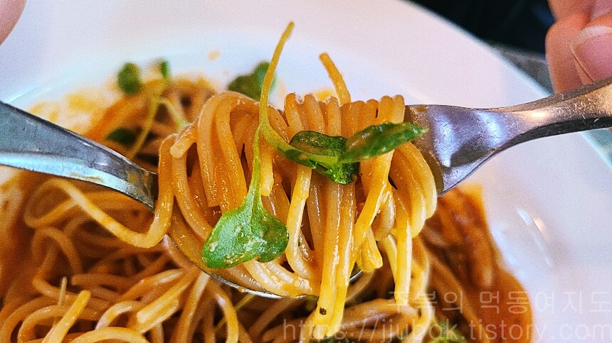 이당-비스트로-해산물-로제-파스타-맛