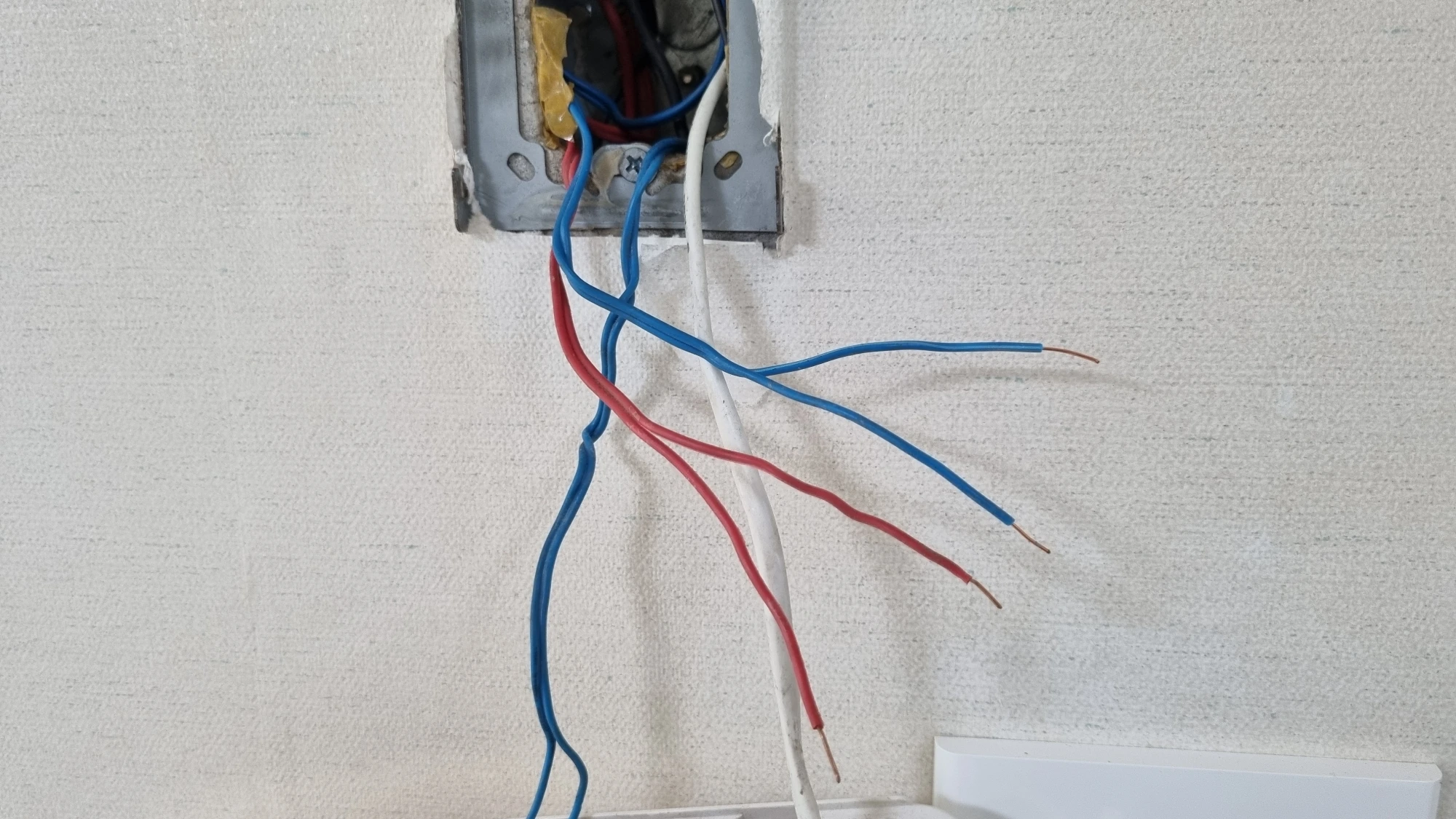 거실 인터폰 전선