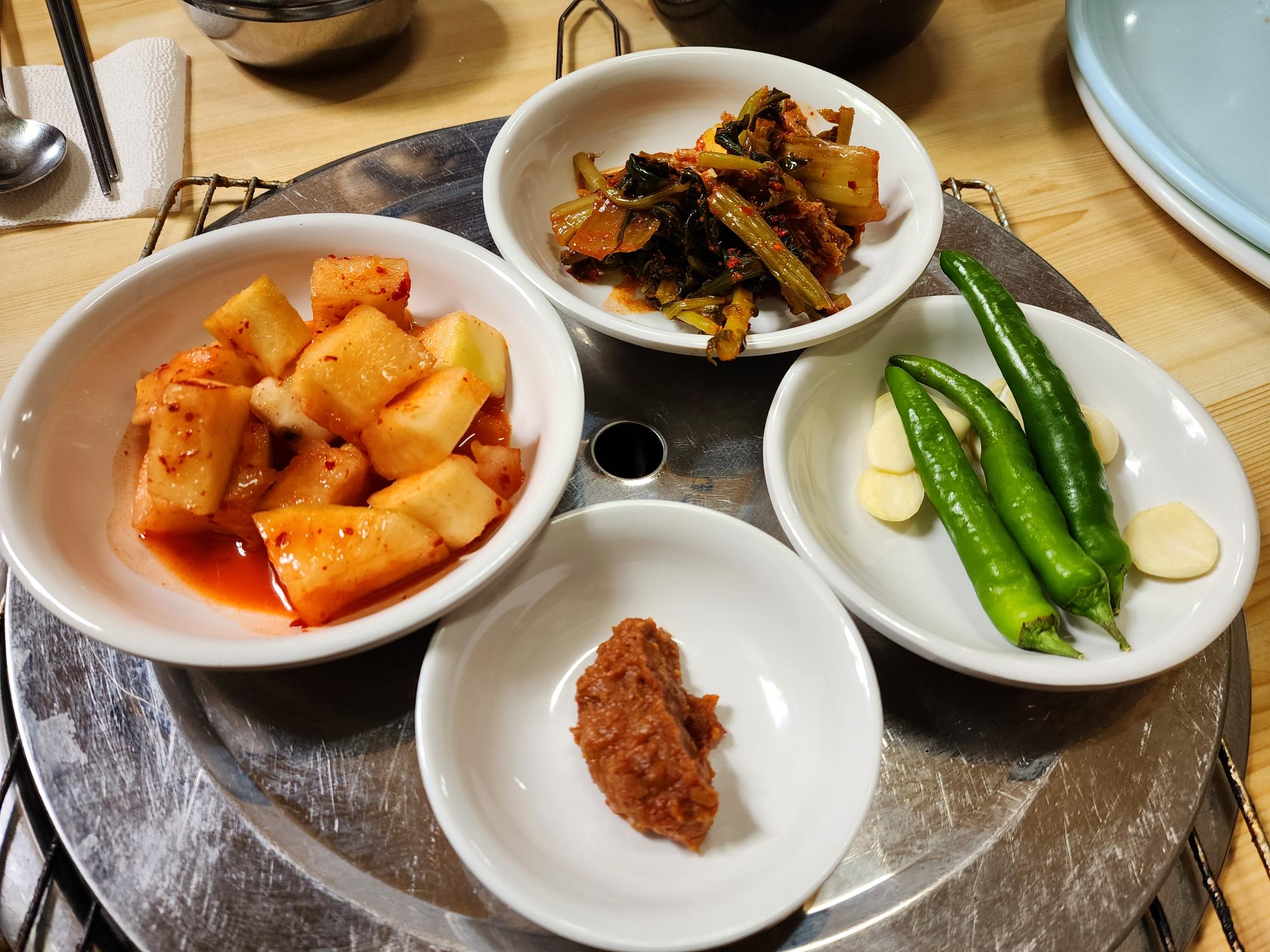 감자탕 백반 반찬