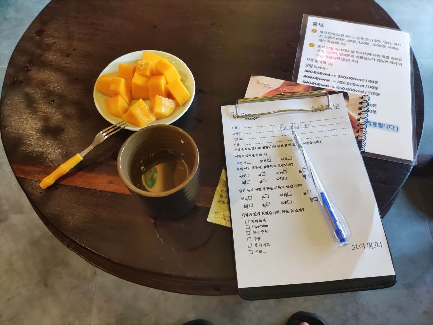 라 센 스파 웰컴 망고 디저트와 한국어 상담지