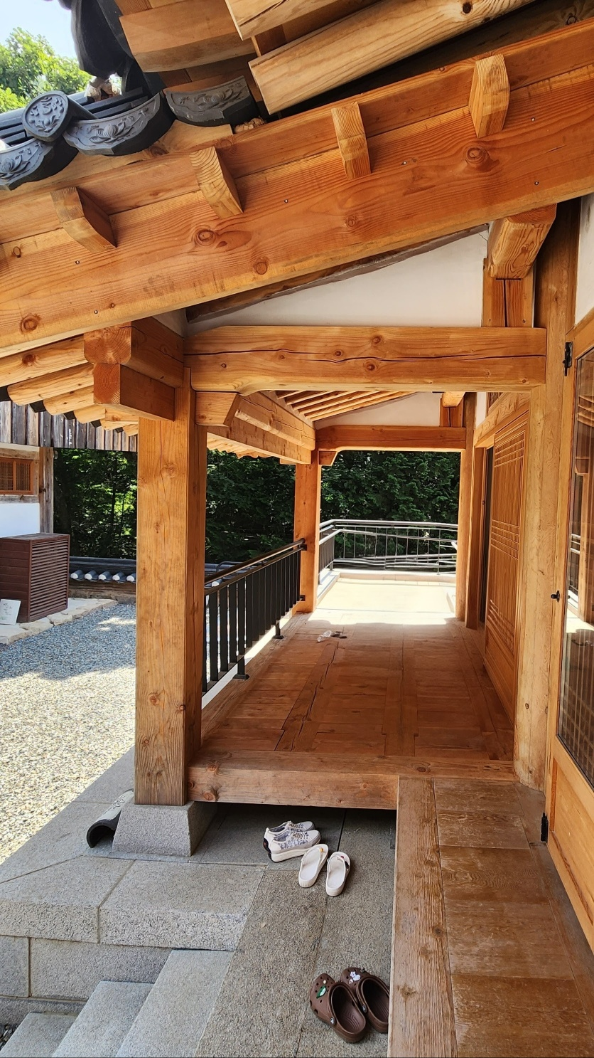 숙소 툇마루