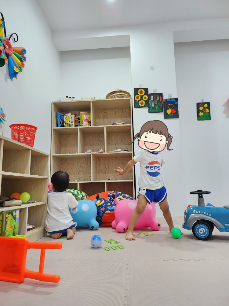 키즈클럽에서 놀고 있는 아이들