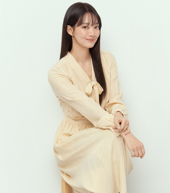배우 신민아가 영화 &#39;3일의 휴가&#39;(감독 육상효) 인터뷰에 앞서 포즈를 취하고 있다. [사진=에이엠엔터테인먼트]