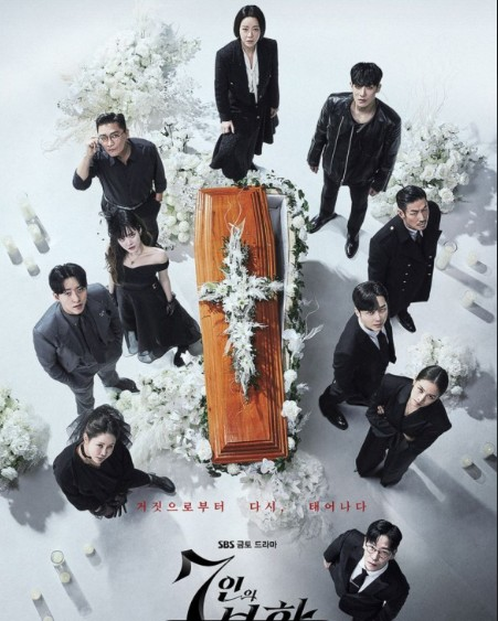 관을 중심으로 서있는 7인의 부활 배우들