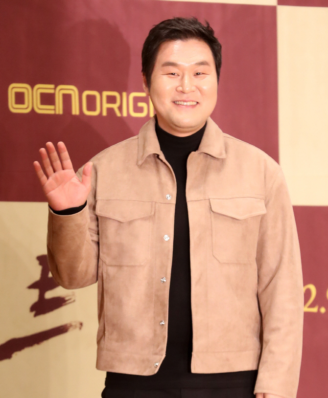 윤경호 프로필