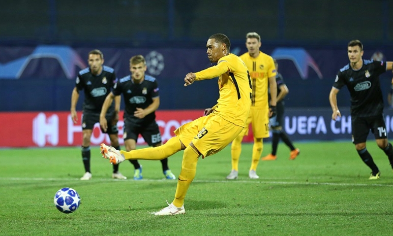 영보이즈 선수의 페널티킥 장면