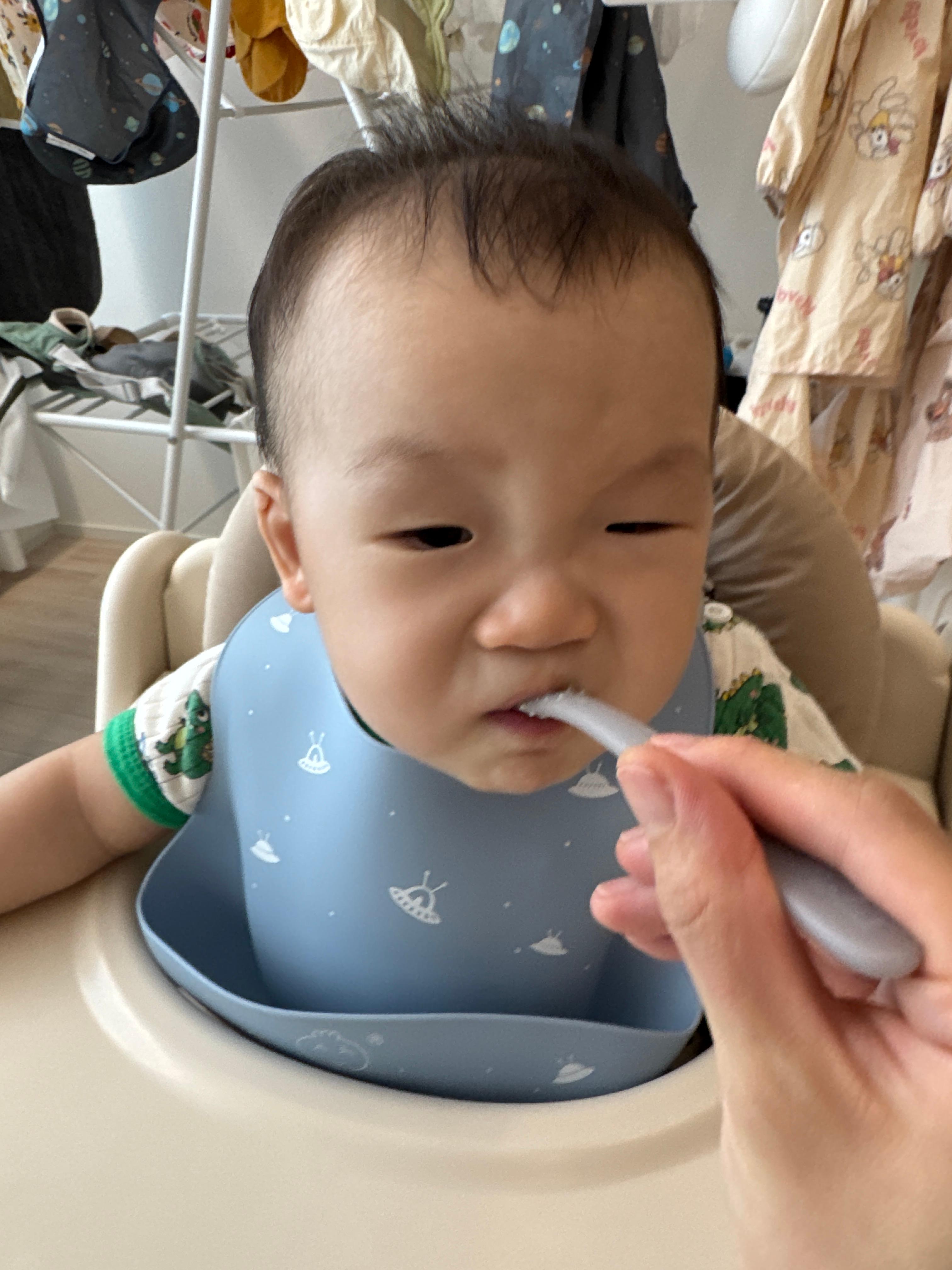 닭고기새송이버섯고구마 죽을 먹는 10개월 아기 2