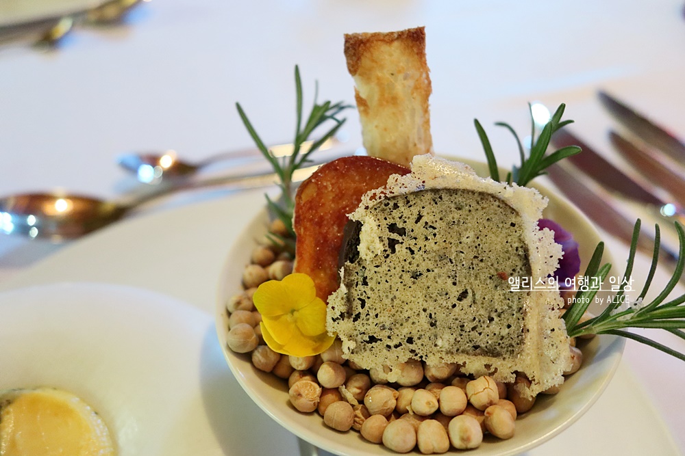 제주 전통 5성급 호텔 씨에스 다이닝 레스토랑 크리스마스 특별한 코스메뉴