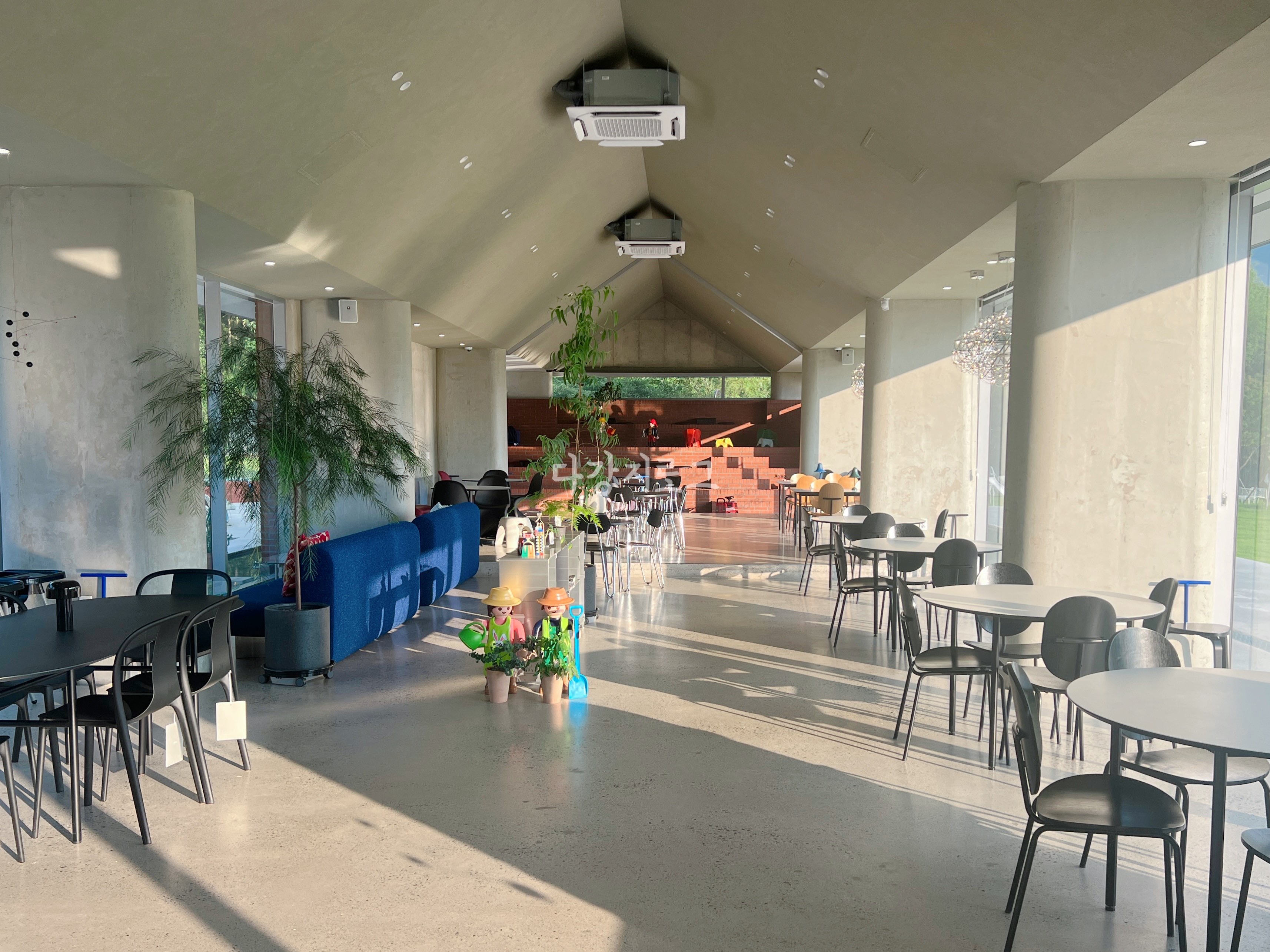 담양 빨간벽돌카페 야외카페 알에디션