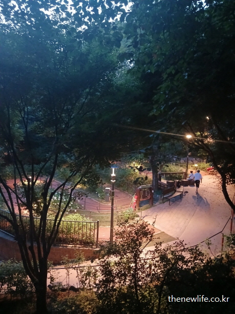 광진구 아차산 입구 정원길 황토길 맨발 걷기 코스 전경