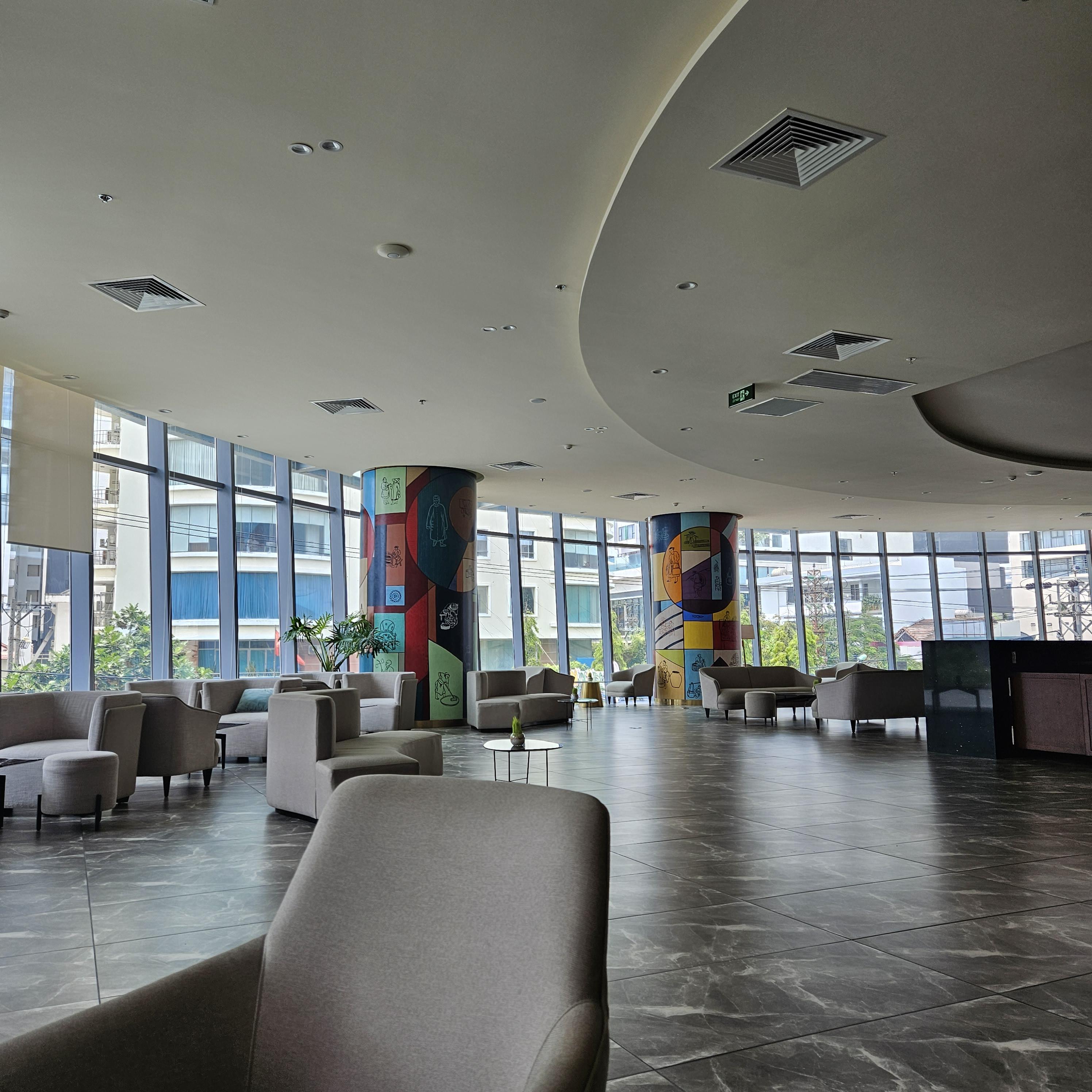 더 엠피리언 호텔 체크인 로비