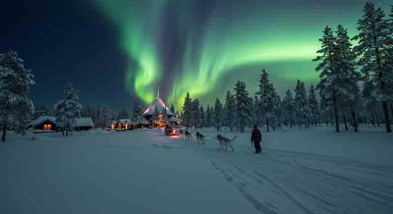 산타 마을에서 개썰매 체험하는 장면