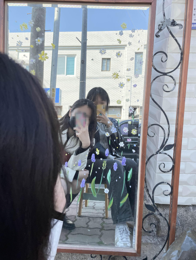 거울 셀카 사진