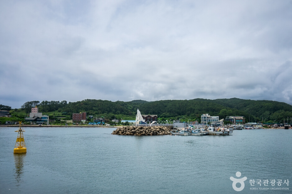 울산 정자항 고래등대