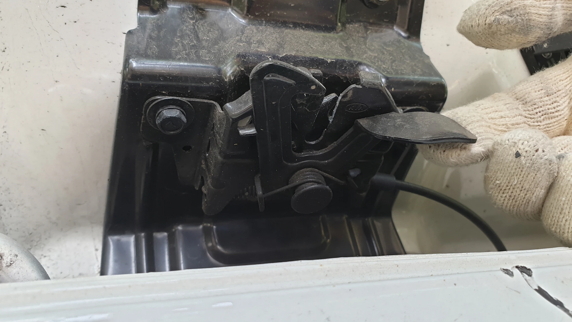 보닛 열림 장치