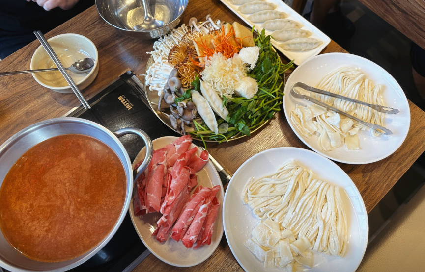 구좌리 얼크니손칼국수 분당금곡직영점