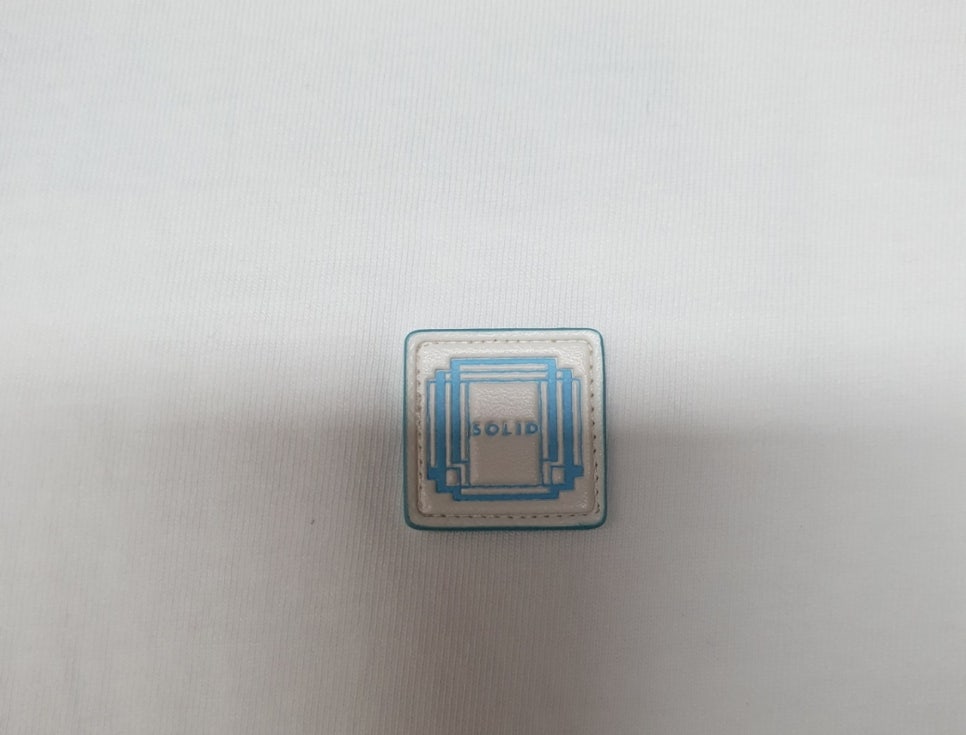 솔리드옴므 백로고 반팔티