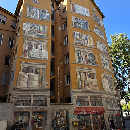 리옹 도시의 도서관 벽화