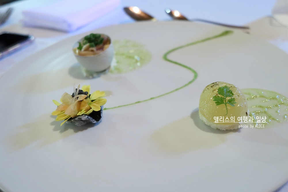 제주 전통 5성급 호텔 씨에스 다이닝 레스토랑 크리스마스 특별한 코스메뉴