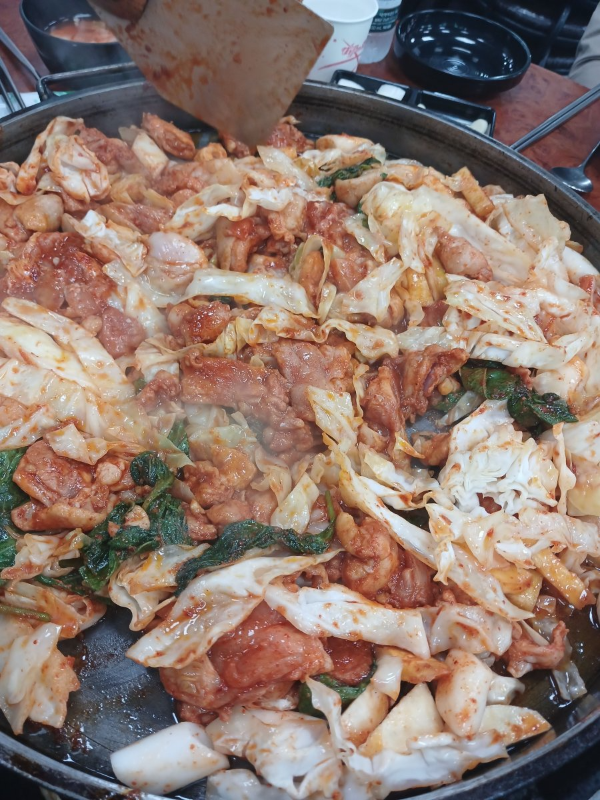 학곡리 닭갈비 조리중