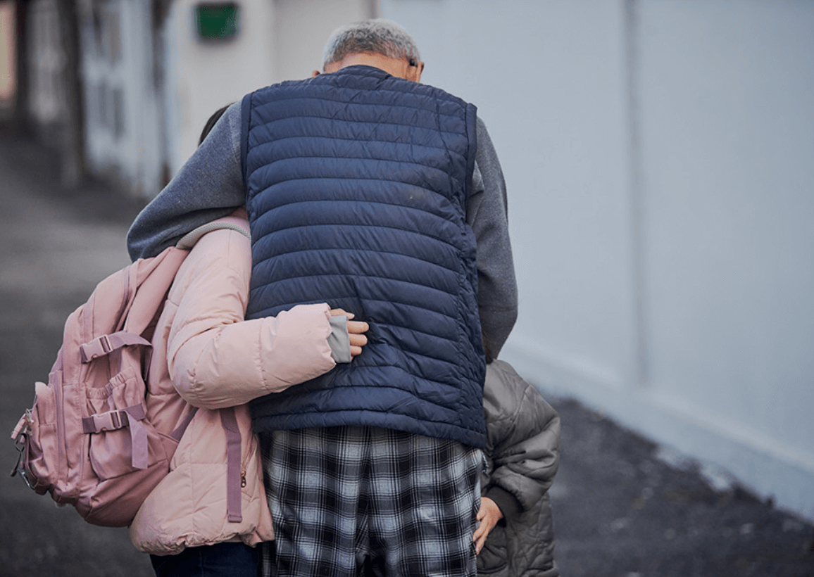 안아주는 할아버지