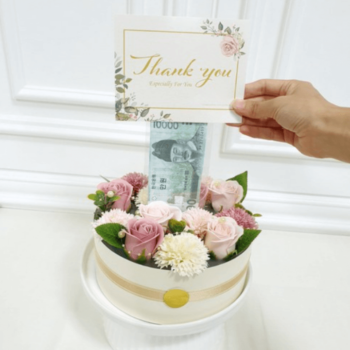 현금이-들어가는-케이크-꽃다발-사진
