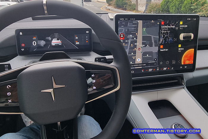 폴스타4 내부 디스플레이