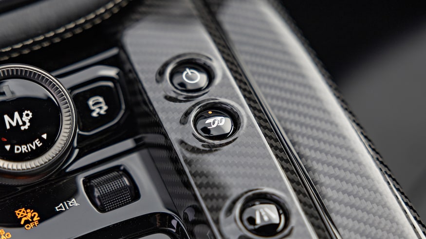 2024년 애스턴 마틴 SUV