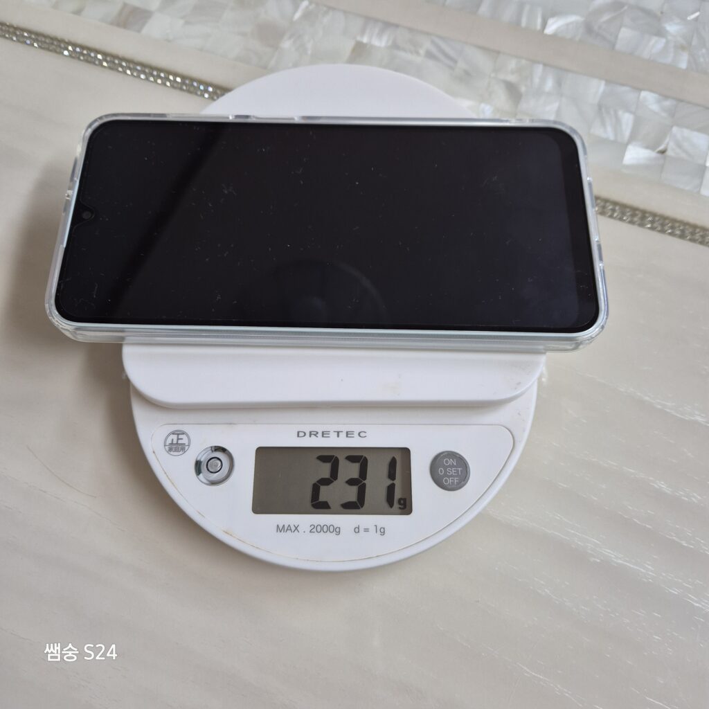 갤럭시 a16 젤리케이스를 꼈을대 무게