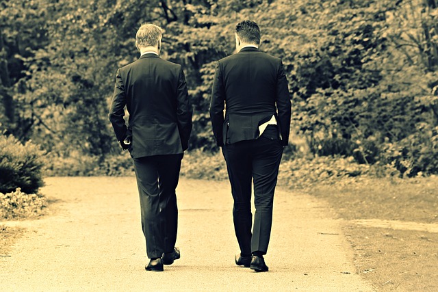 스탠다드한 핏의 슬랙스 정장 세트