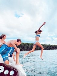 야호-신난다-배에서-바다로-뛰어드는-수영