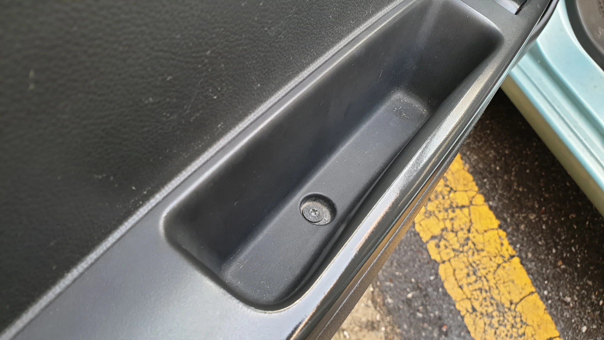 팔걸이 손잡이 고정볼트