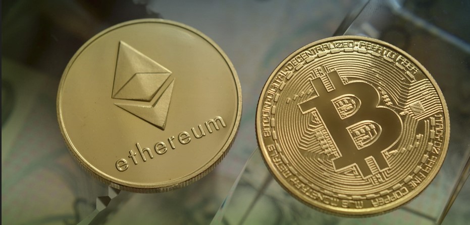 가상화폐인 이더리움과 비트코인의 사진