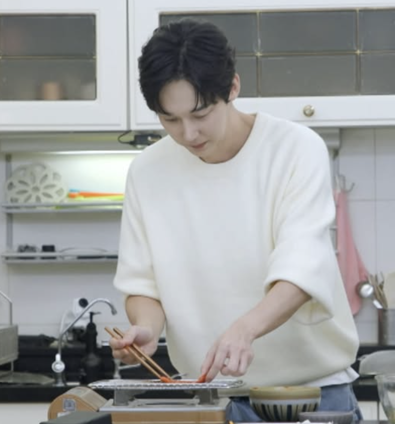 윤종훈 편스토랑에서 요리하는 모습