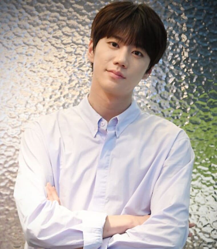 가수-겸-배우-이준영