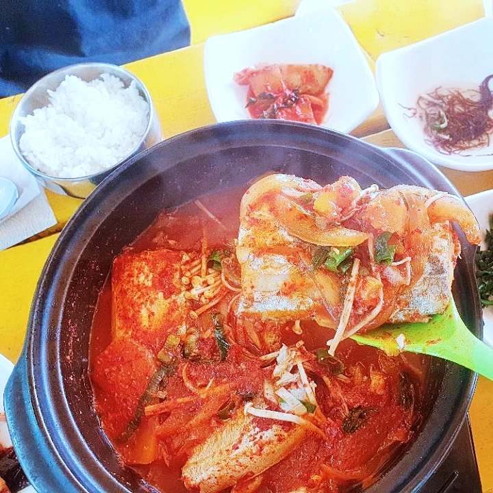 남해 식당 멸치쌈밥 멍게비빔밥 갈치조림 멸치회무침 고등어구이 해물부추전 수완 좋은 여행 맛집 추천