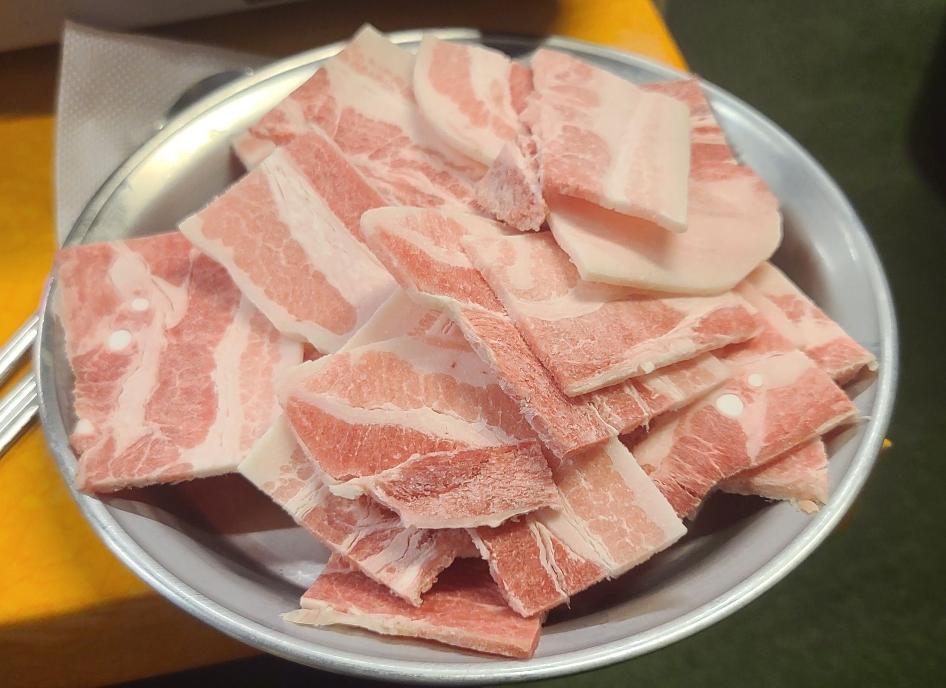 모란맛집 냉삼맛집 깜보 국내산생고기 복고풍 메뉴판 차림표 기본반찬 된장술밥 깜보냉삼