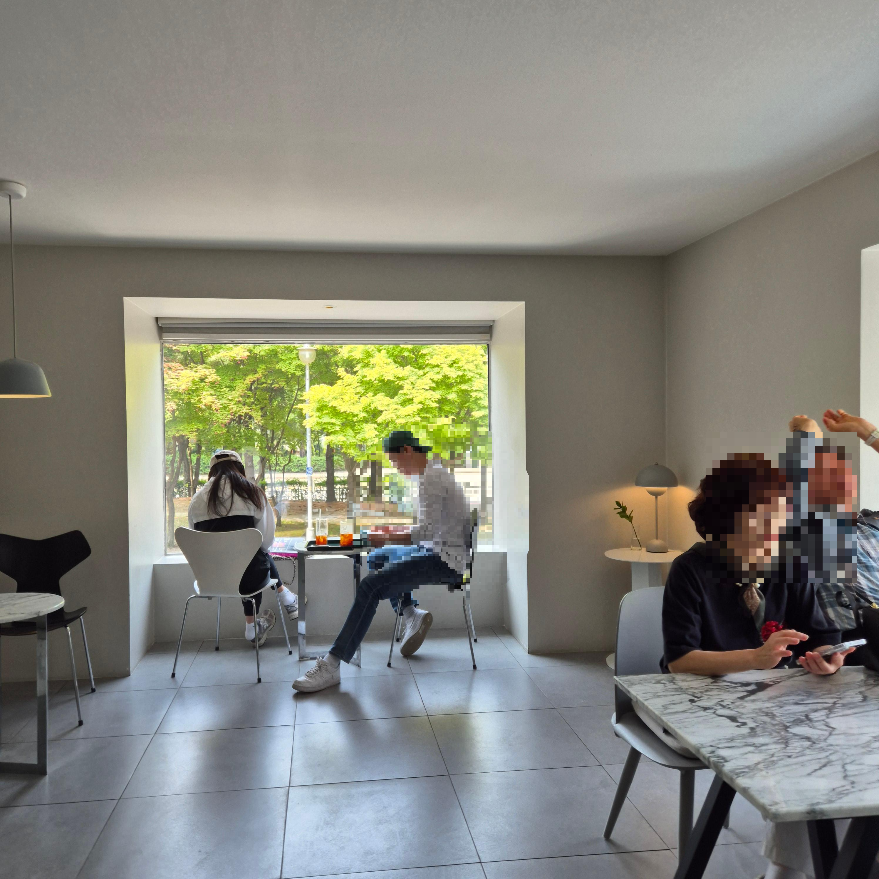 까치울역 카페, SOE카페 후기, 부천 감성카페, 조용한 카페 추천, 수도권 노트북 작업 카페, 까치울 디저트 카페, 서울 외곽 카페 추천, SOE 카페 바닐라라떼, 까치울 케이크 맛집, 혼자 가기 좋은 카페