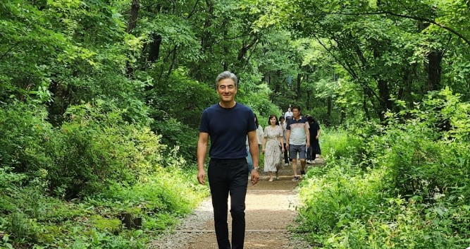 다양한 수종으로 가득한 숲을 만날 수 있는 안산자락길