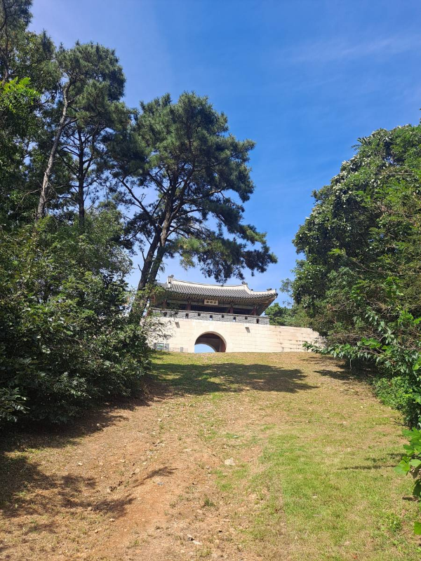 문수산 남문으로 올라가다