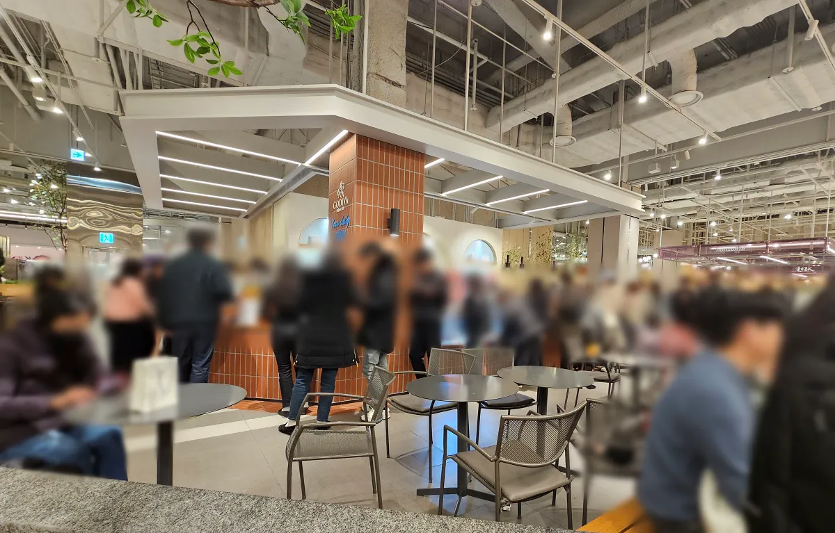 여의도-더현대서울-백화점-고디바베이커리-대기줄