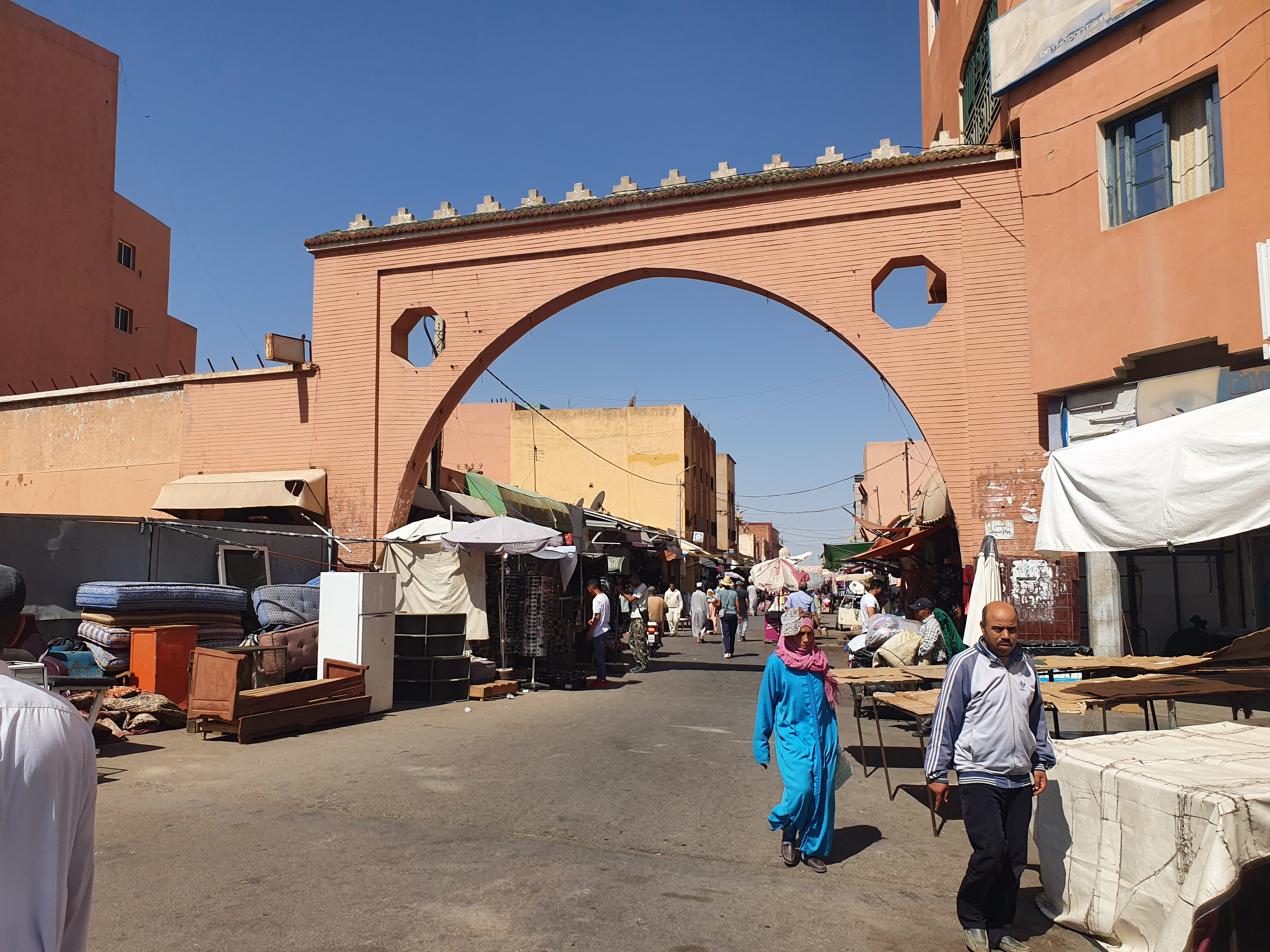모로코 엘 켈라 데스 스라그나 활기찬 지역 시장