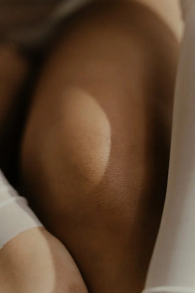 앉아 있다 일어날 때, 무릎을 구부릴 때 아픈 무릎 통증, 그 원인과 해결책