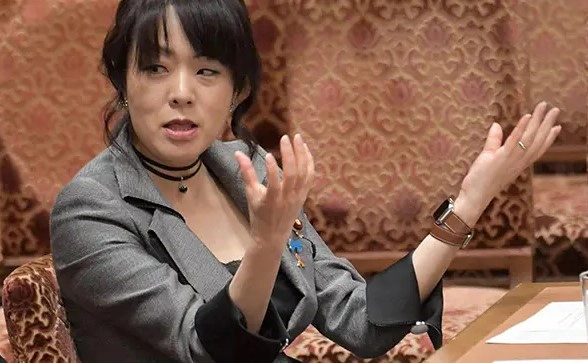 일본 자민당 국회의원 스기타 미오 &amp;#124; 한복 조롱 위안부 비하 영상